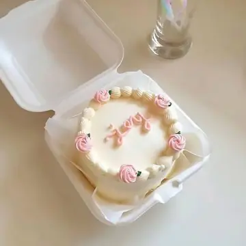 Strawberry bento cake