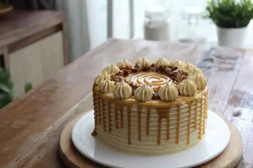 Amber swirl cake